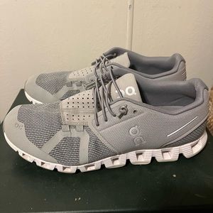 On cloud tennis shoes. Size 8.5. Only have elastic laces. No stains or tears